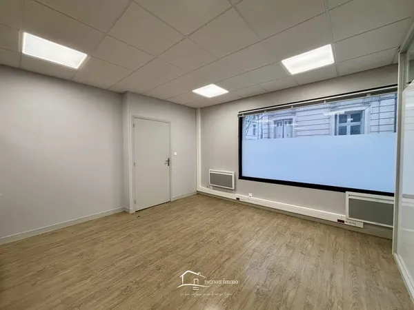 Plateau de 123m2 hypercentre + 3 places de parking en sous-s
