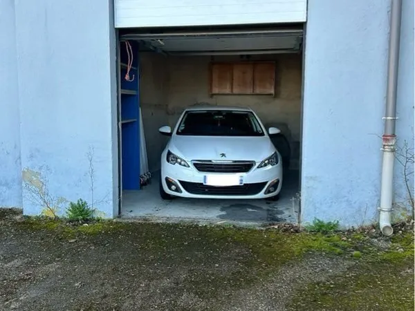 Garage 17m2 rue de Morteau
