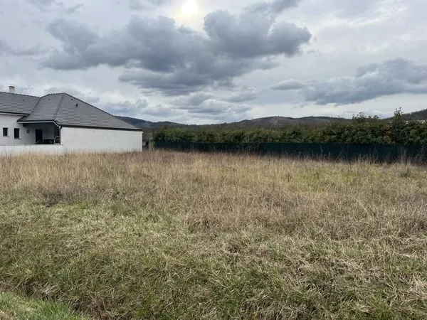 Terrain 741 m²
