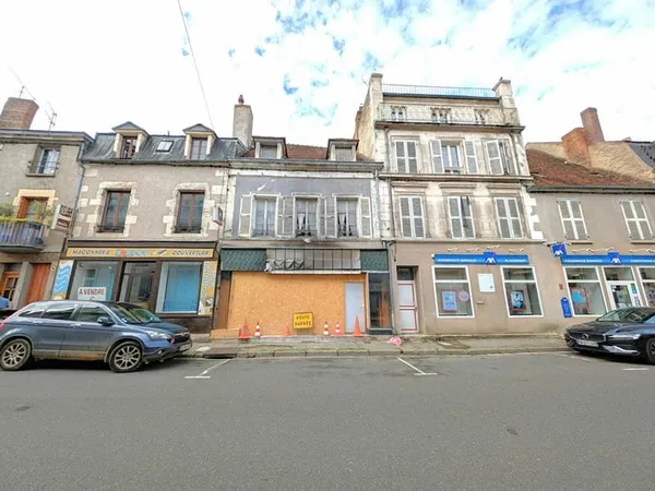 Immeuble à Clamecy sur 3 niveaux de 180m² avec dépendance à l'arrière