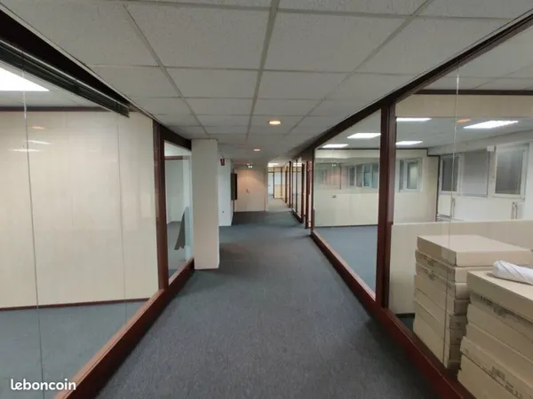 Bureau 247 m²