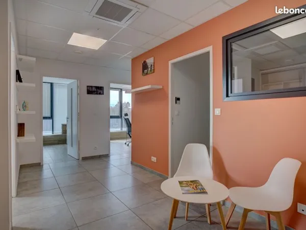 Bureaux 70 m² - 3ème & Dernier Étage - En Direct Propriétaire (Sans Frais d'Agence)