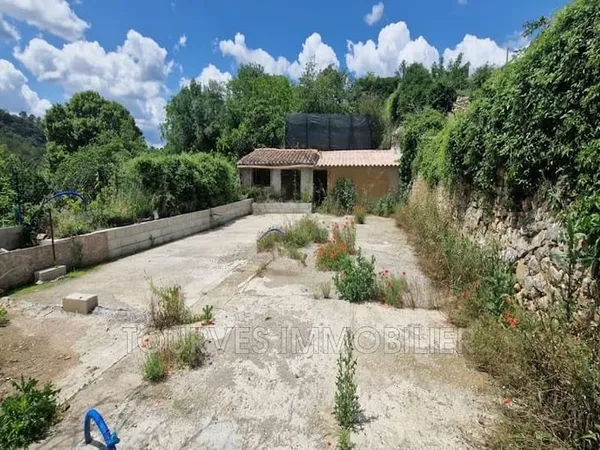 Terrain 648 m²