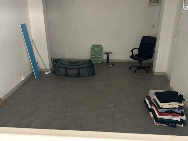 Bureaux ou locale de stockage a partager