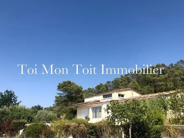 Super environnement pour cette villa F7 de 183 m2 + 2 garage