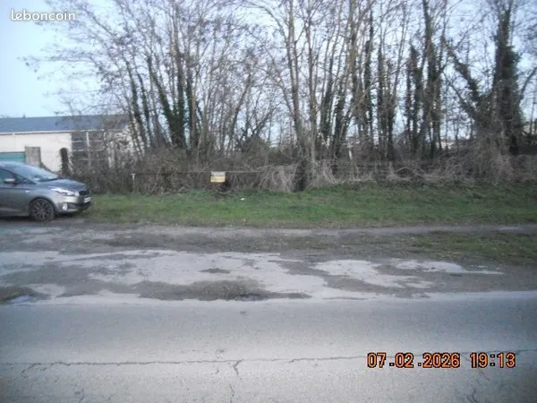 Rsx à 5m du Terrain 2494m2 dont 750m2 EMPRISE à BATIR 1 à 4 Locaux Hangars Batiments ou 3L+1 maison 