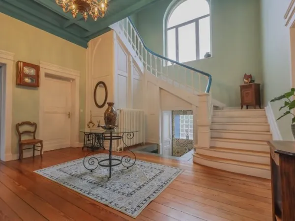 Maison 8 pièces 300 m²