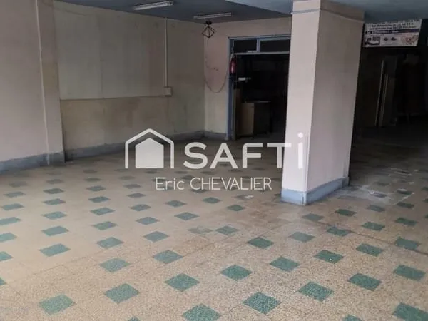 500 m2 de surface, grande avec vitrine