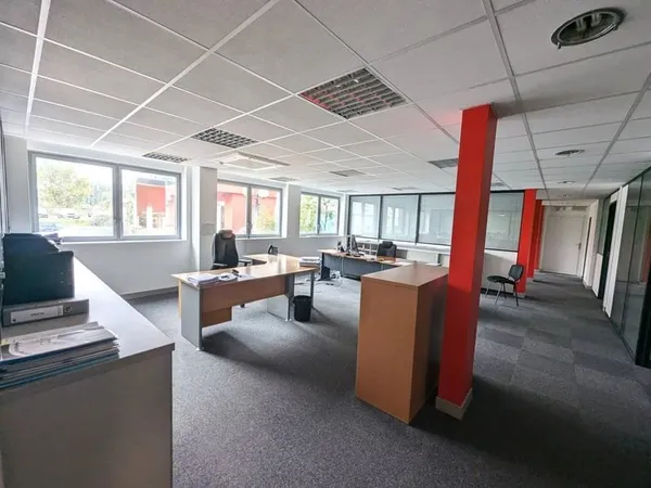 Bureau 7 pièces 255 m²