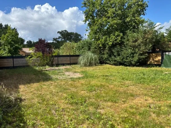 Terrain 800 m²