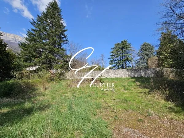 Terrain 642 m²