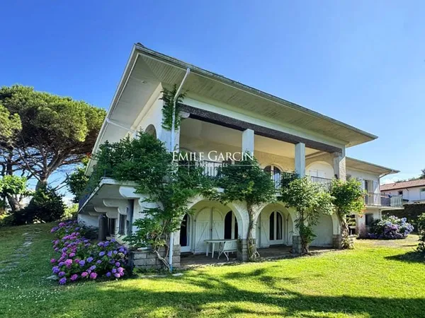 Maison 7 pièces 230 m²