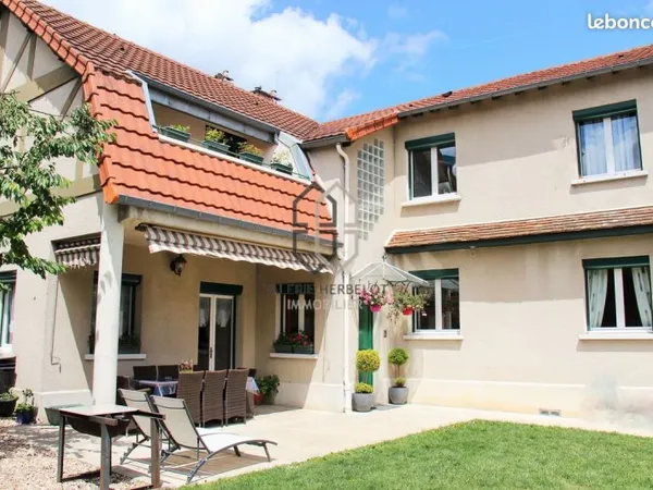 Maison 7 pièces 220 m²