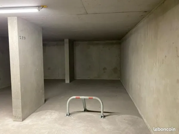 Place de Stationnement Sécurisée - Villeurbanne Gratte-Ciel - Accès Résidence Privée