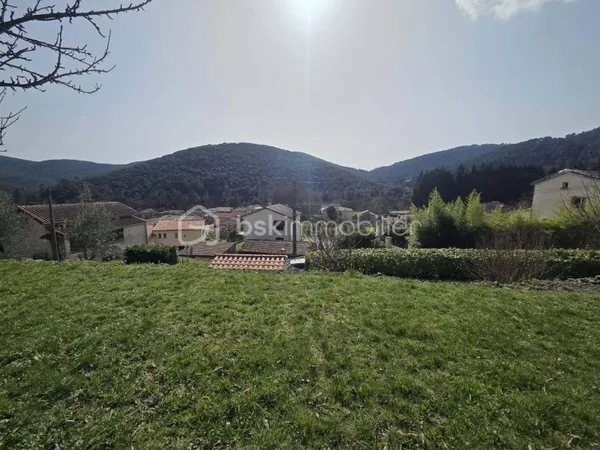 Terrain 784 m²