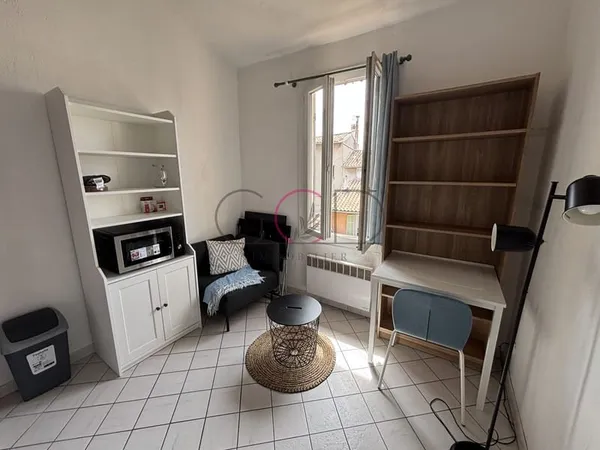 STUDIO AVEC MEZZANINE - CENTRE VILLE D'AIX