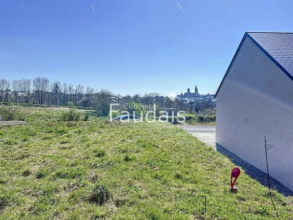 Coutances, terrain à bâtir avec vue sur la cathédrale, viabi