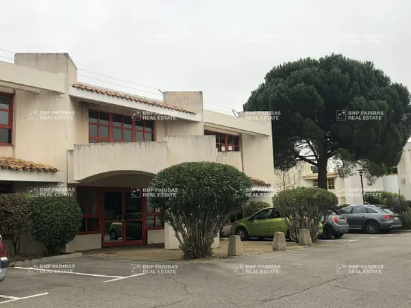Bureaux 628 m²