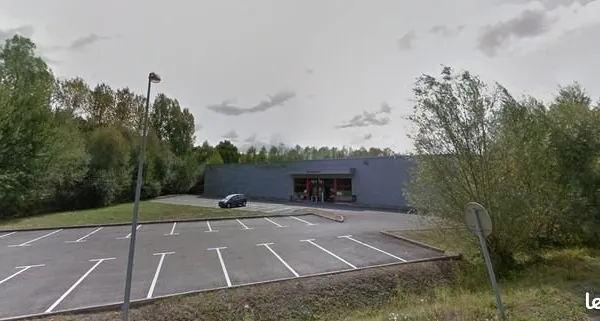 Local commercial 2 268 m²