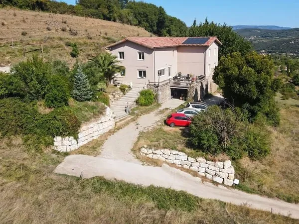 Maison 5 pièces 350 m²