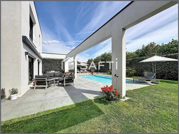 Maison contemporaine avec des prestations haut de gamme.