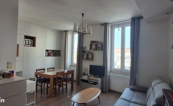 Appartement traversant - Centre-ville - 3 pièces avec balcon et espace terrasse