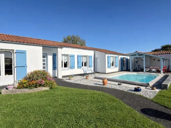 DOMPIERRE SUR MER MAISON 155 M² 5 CHAMBRES PISCINE JARDIN