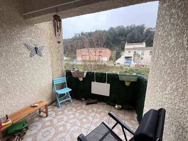 Appartement T2 traversant avec terrasse - vendu loué