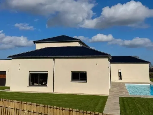 Villa contemporaine de 282 m² à Lantic, 4 chambres