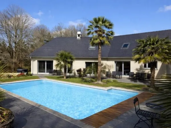 Propriété Familiale de 235 m² -4 chambres -Piscine-Dépendance-Terrain1700M²