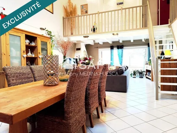 Rare sur le secteur , Ensemble immobilier Maison + Gîte avec prestations de Qualité.