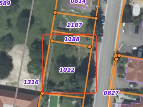 Terrain 648 m²