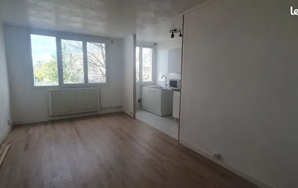 Studio 31.8 m2 secteur hôpital Louis Mourier
