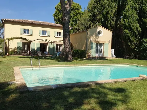 Aix en Provence, maison 7 pièces de 243 m2, terrain 2340 m2,