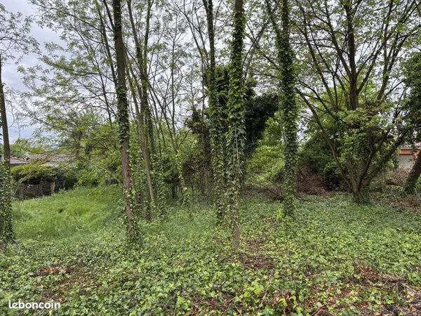 Terrain 900 m² Francheleins