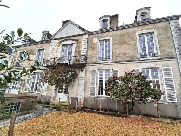 À VENDRE : Maison Bourgeoise d'Exception au Coeur de Sablé-su