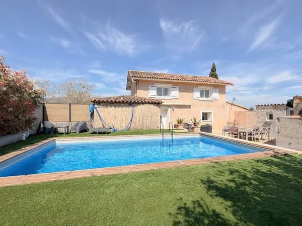 CUERS EXCLUSIVITE Villa T4 plus appartement T2 avec piscine et dépendances sur terrain en 940m²