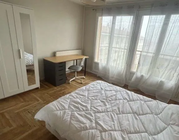 Chambre meublée 450