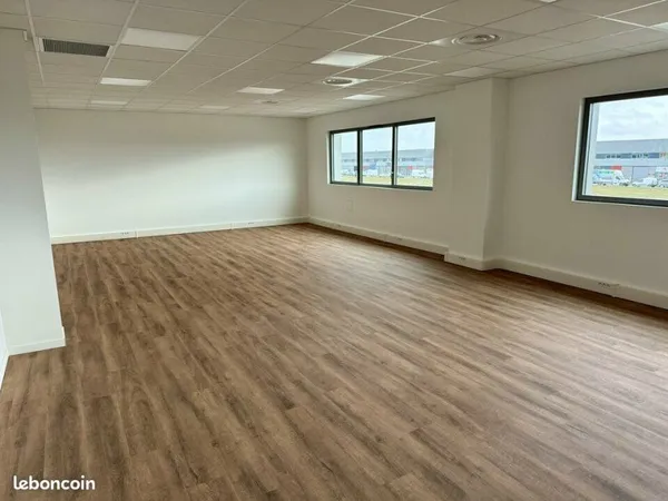 LOCAL D'ACTIVITE 371 m² ROISSY EN FRANCE