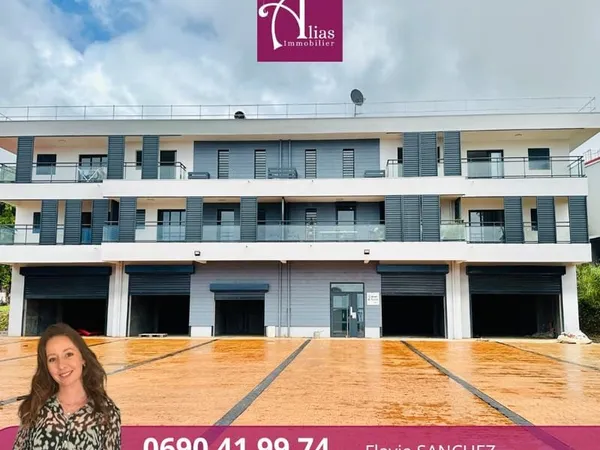 Local commercial à louer de 79 m2 à Saint-Claude - Idéal pou