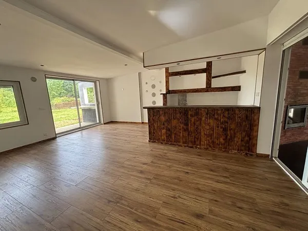 Maison de Plain Pied Entièrement Rénovée en Campagne à Vendre