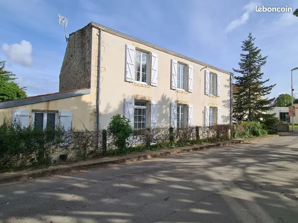 Maison familiale de caractère - 220 m² - terrain arboré de 1060 m²