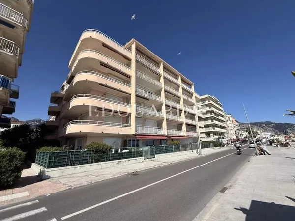 En exclusivité studio en bon état, au deuxième étage d'un immeuble dans le centre de Menton