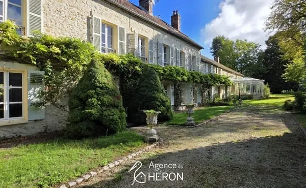 LONGERE 374 M2 6 CHAMBRES TERRAIN 2641 M2