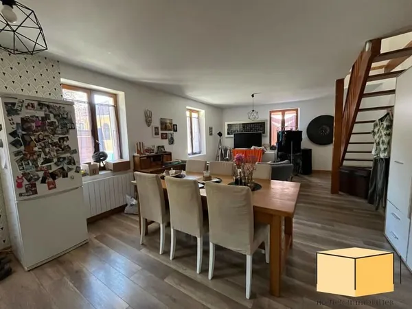 Ensemble immobilier situé à Yenne centre