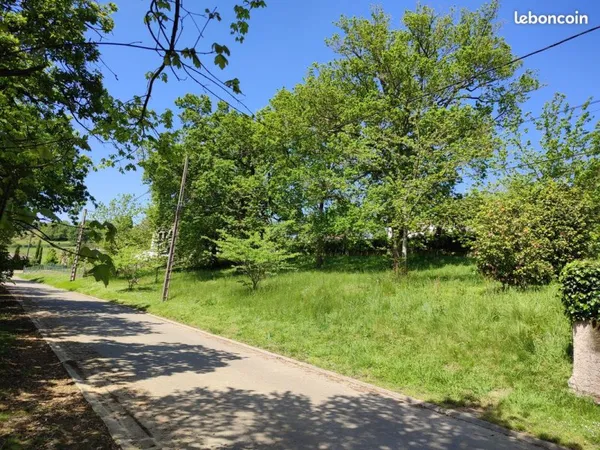 Terrain constructible 1400 m² vue Pyrénées