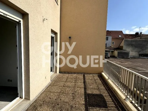 CENTRE VILLE - APPARTEMENT 5 PIÈCES REZ DE CHAUSSEE
