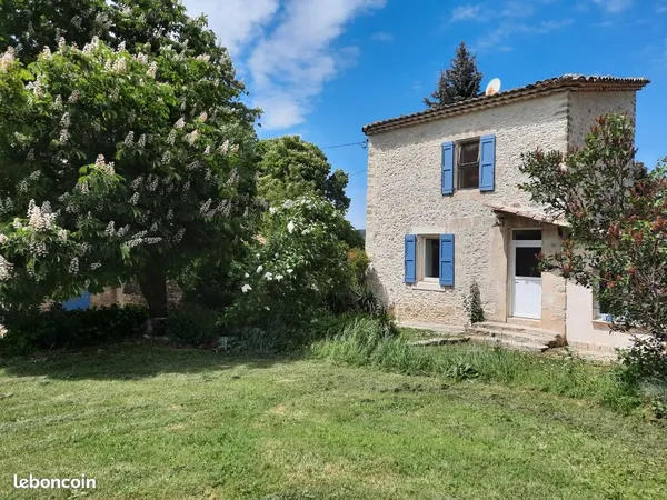 Location Les Roux