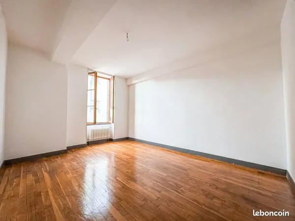 Magnifique grand T3 en Centre Ville de 78,00 m² avec parquet