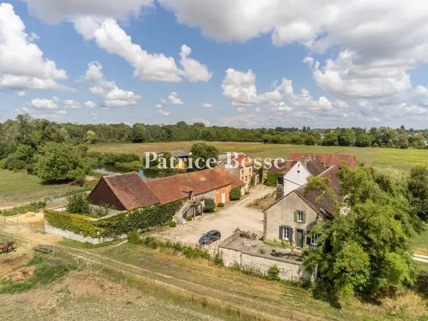 Dans l'Yonne, au fil de l'Armançon, un ancien moulin du 19e s. Et son vaste corps